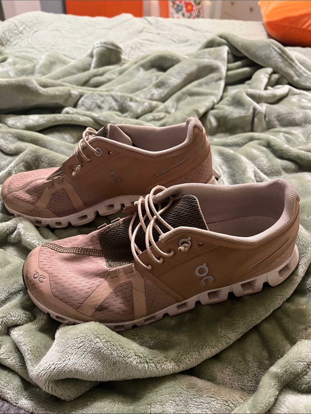 On Running Women's Sneakers in Mauve/Taupe